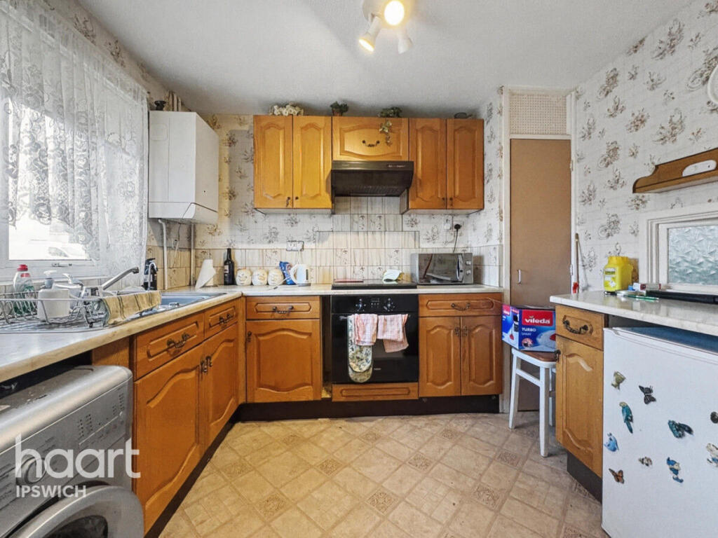 Wilmslow Drive, Ipswich photo 3