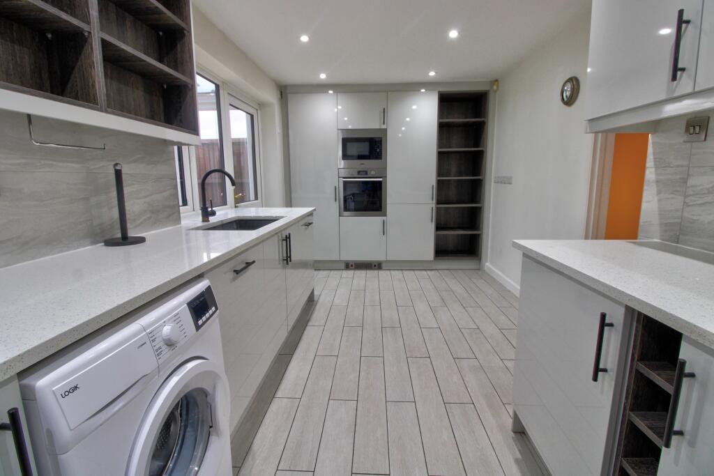 Hanbury Drive, Reading, RG31 - View 5