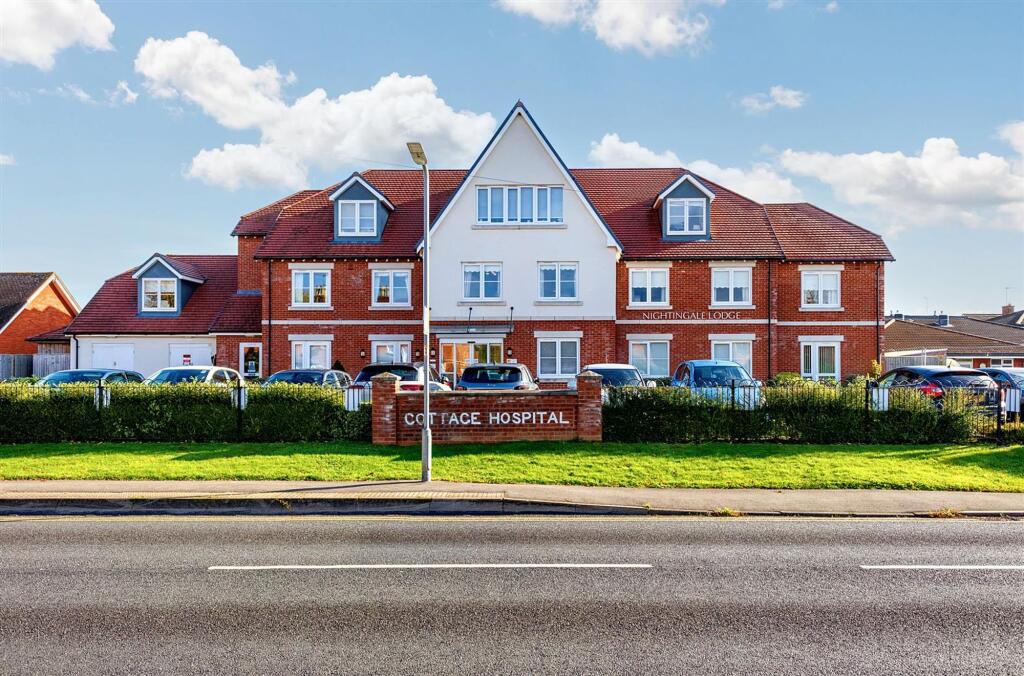 2-bed flat on Defford Road, Nightingale Lodge Defford Road, WR10, £290,000