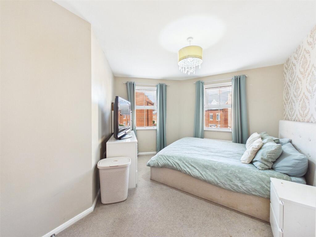 Apartment in Gloucester - View 3