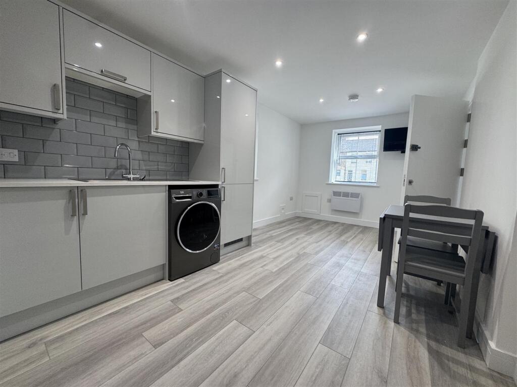 Apartment in Cardiff - View 2