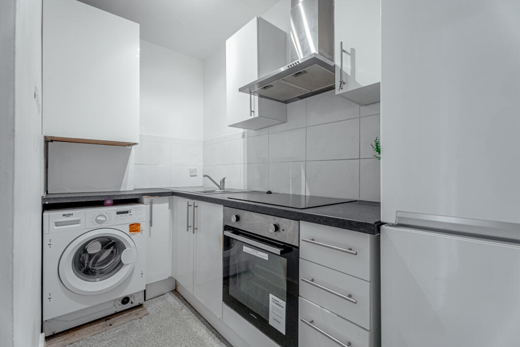 Apartment in Luton, Lewsey Farm - View 3