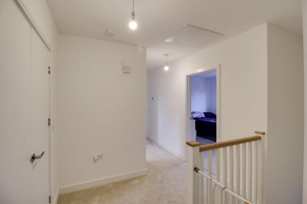 House in Huntingdonshire, Loves Farm, St Neots - More