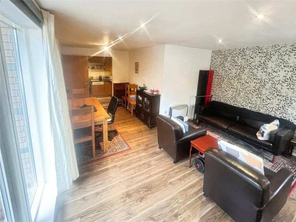 Apartment in Coventry, Cheylesmore - View 5
