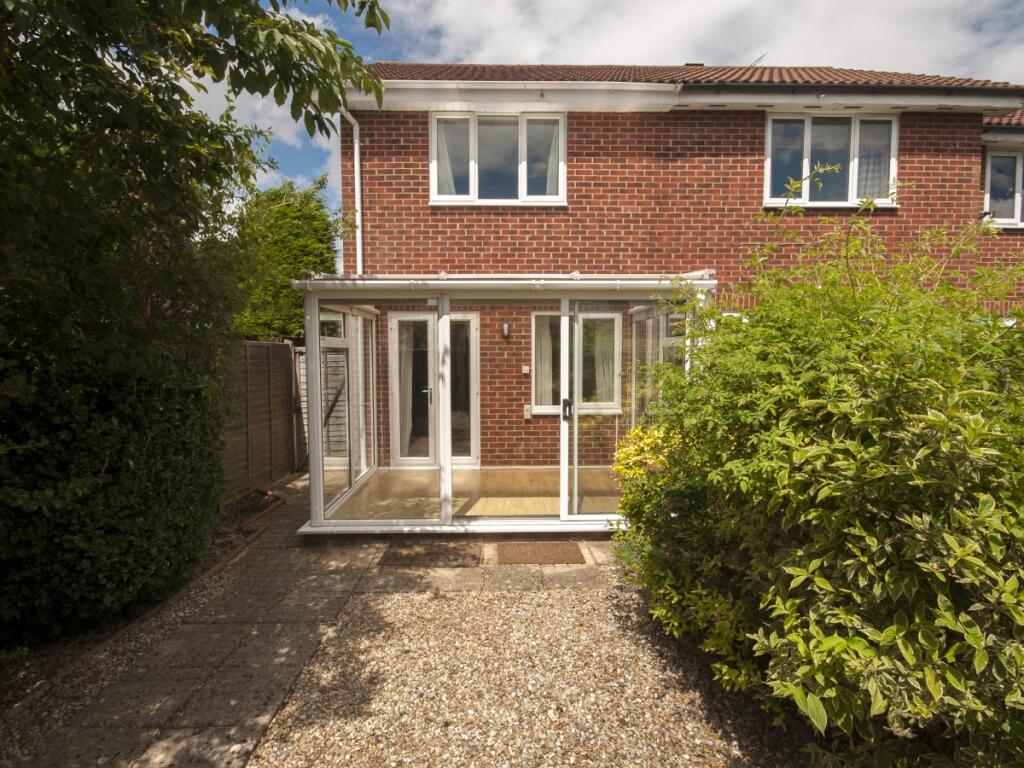 2-bed terraced on Bushy Close, Botley, £325,000