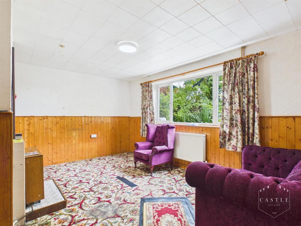 House in Hinckley and Bosworth, Tilton, Burbage - More
