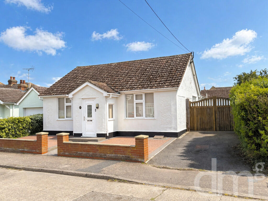 2-bed detached on Elwin Road, Tiptree , £450,000