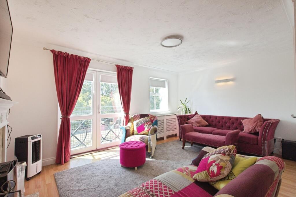 Ridge Close, London, SE28 photo 2