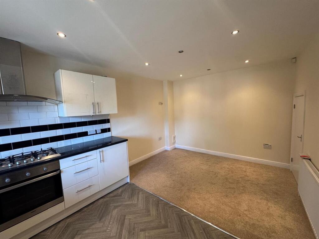 House in Kirklees, Kitson Hill, Battyeford - View 4