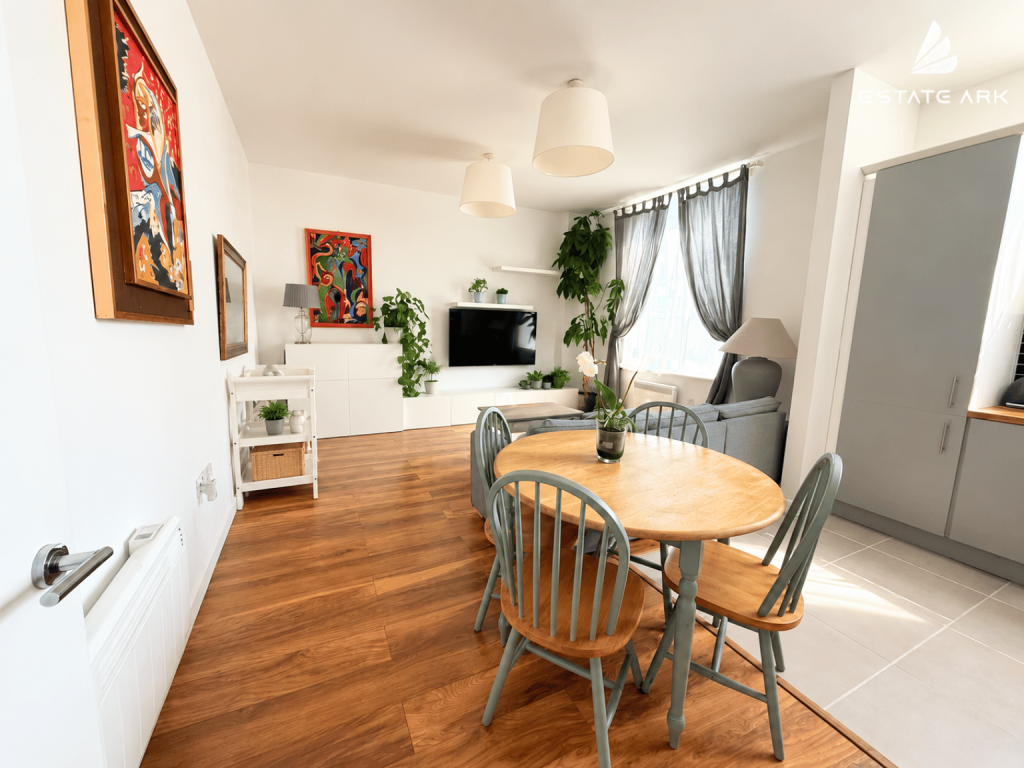 Apartment in Ilford - View 5