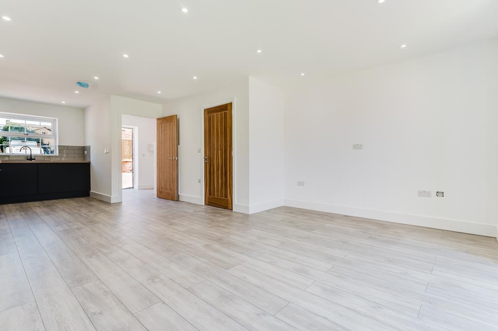 House in Kettering, Avondale - More
