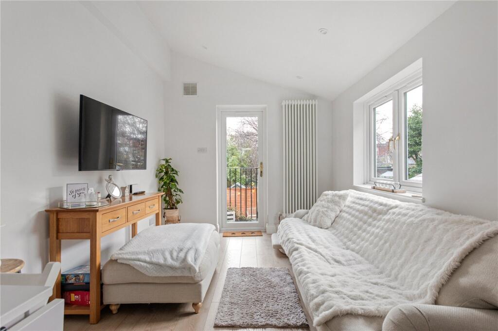 Charlmont Road, London, SW17 photo 3