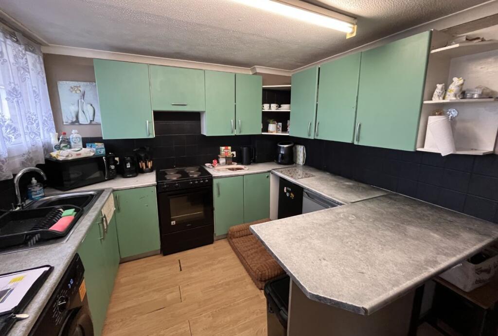 46 Craylands, Basildon, Essex, SS14 3RH photo 4