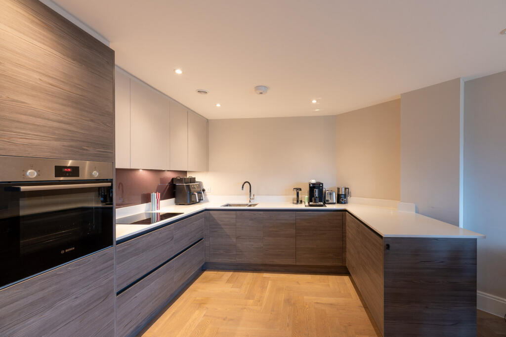 Main image of property: Leigh Road, Leigh-on-sea, SS9 1