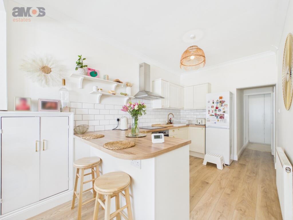 Apartment in Southend-on-Sea - View 5