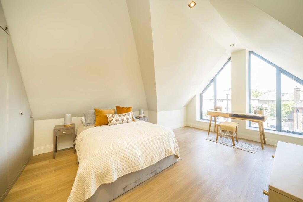 Apartment in London - View 5