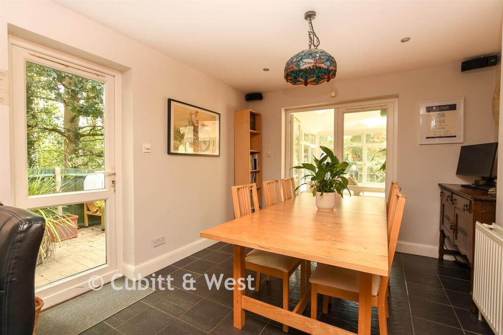 House in Reigate and Banstead, Woodhatch - View 5