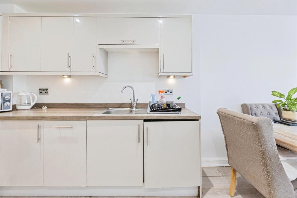 Apartment in St Neots, Eaton Ford - More