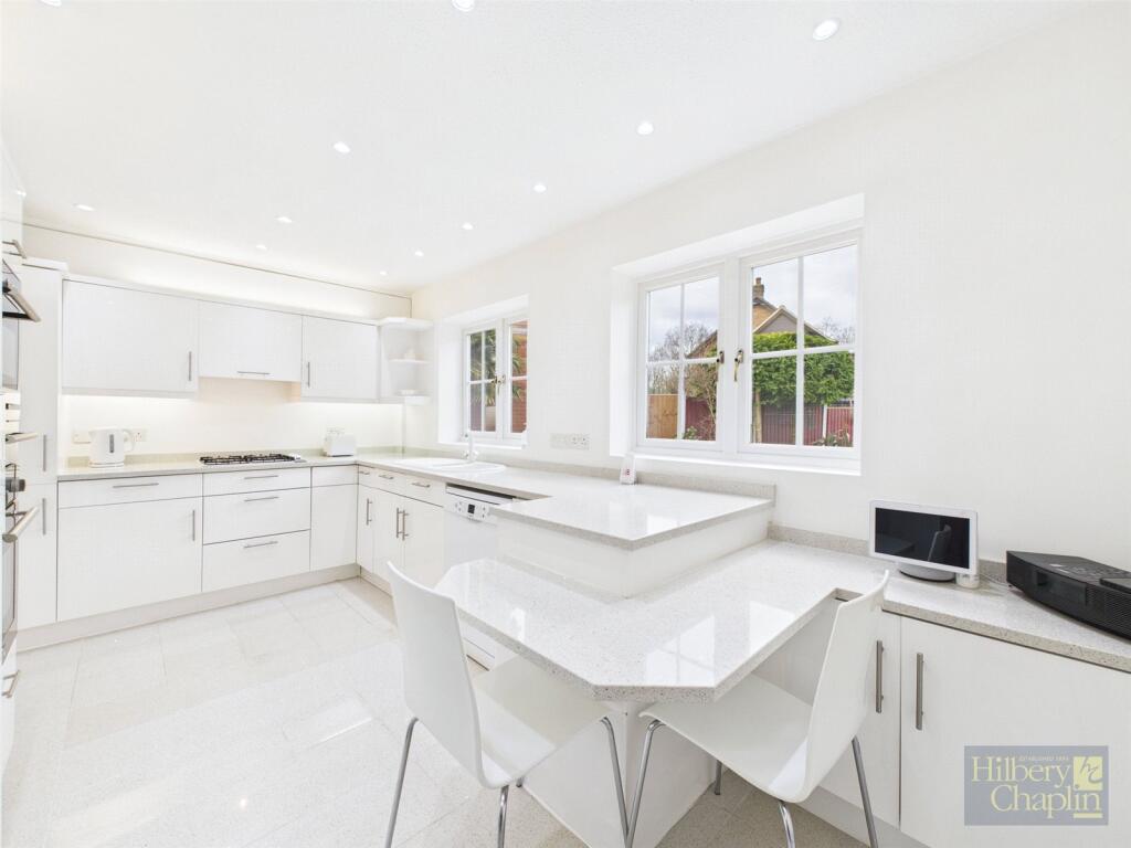 Lake View, Langdon Hills, Basildon, Essex, SS16 photo 4