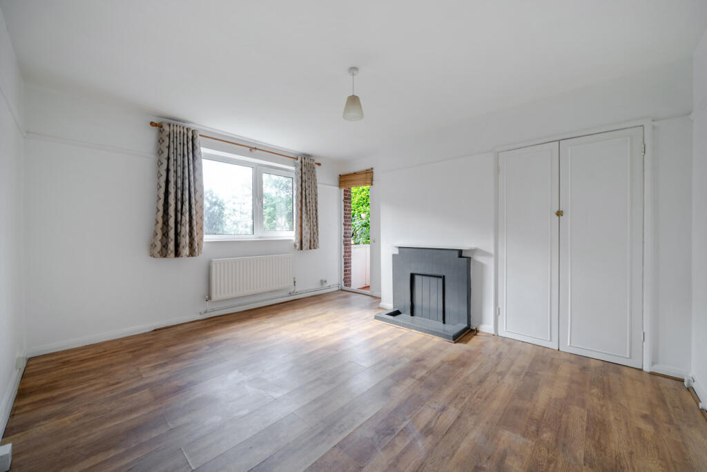 3 Summers Close, Weybridge, KT13 photo 4
