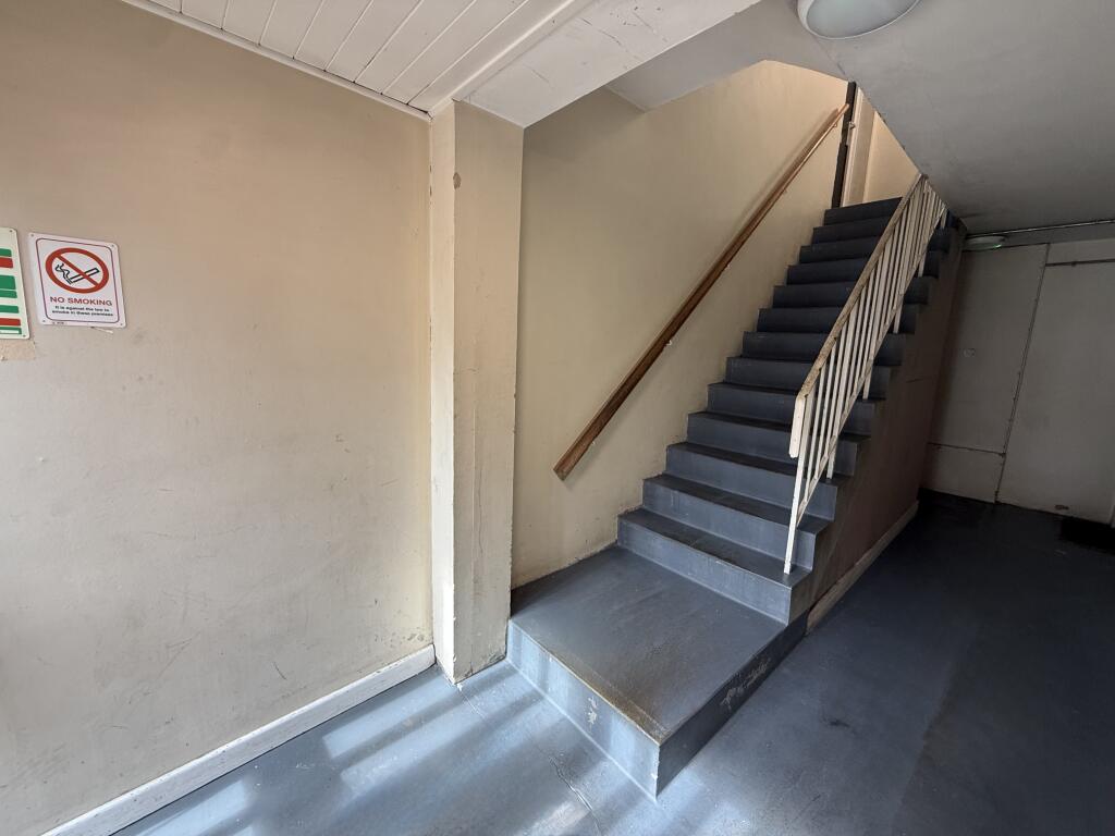 Apartment in Southall - View 4