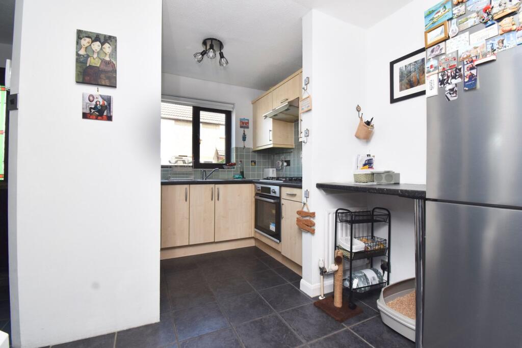 Claremont Avenue, Hersham, Walton-on-Thames, KT12 photo 4