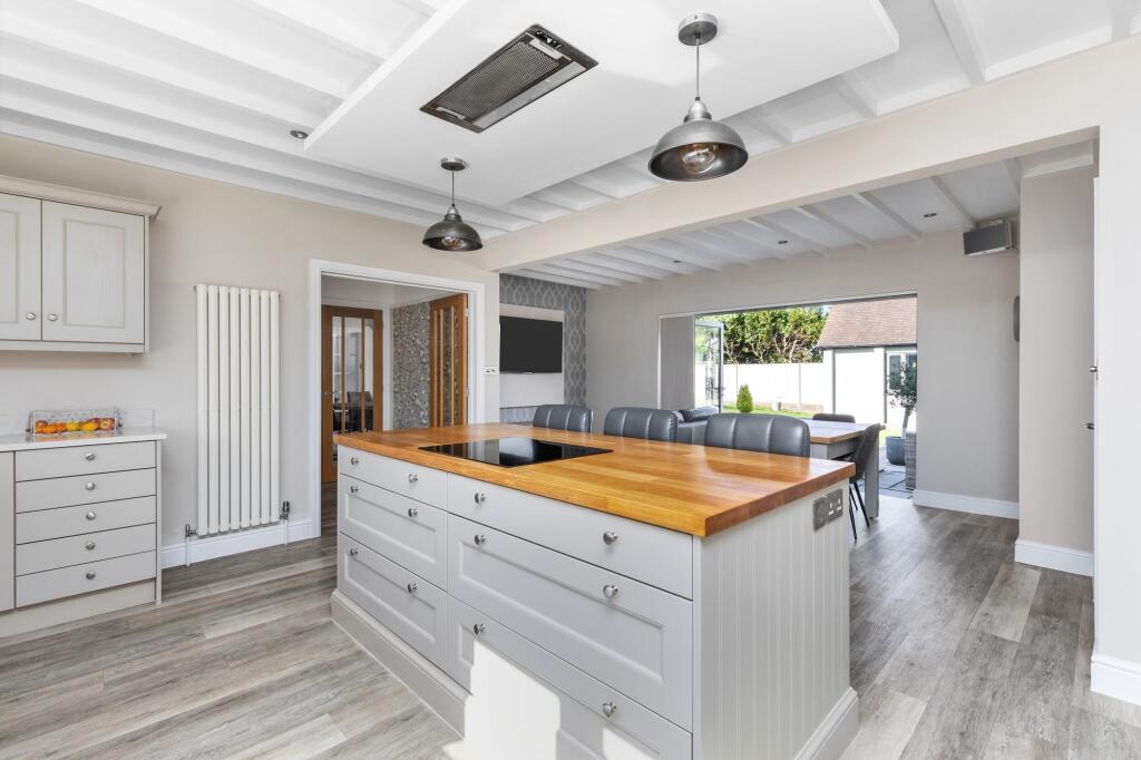 Knightscroft Avenue, Rustington, BN16 photo 4