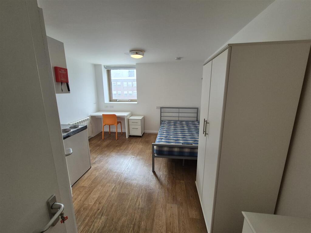 Main image of property: AVAILABLE NOW! ONLY £695