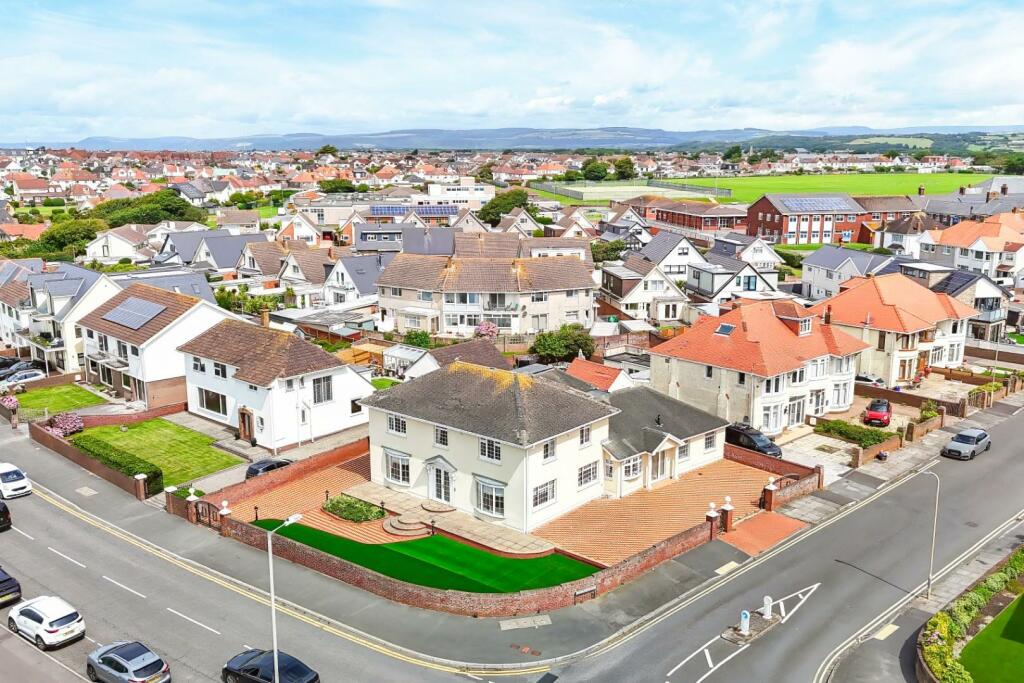 4-bed detached on West Drive, Porthcawl, Bridgend County Borough, CF36 3HS, £1,100,000