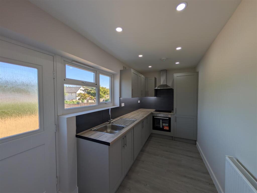 House in Gloucester - View 4