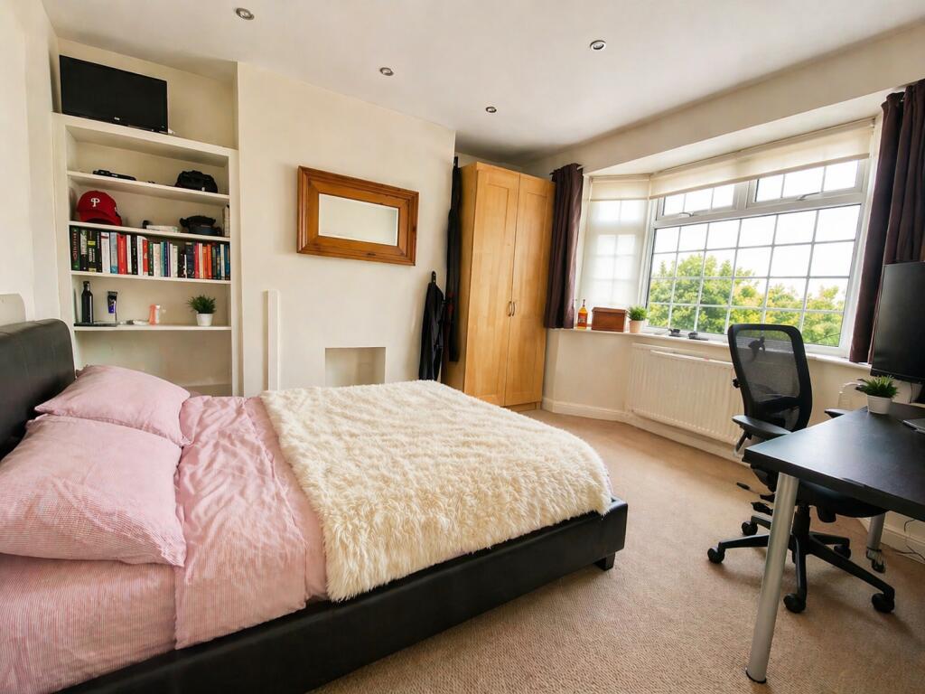 5 bedroom semi-detached house for rent