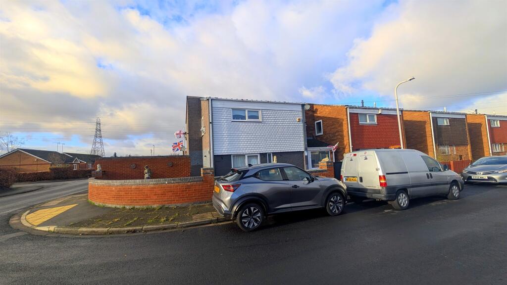 Main image of property: Corwen Close, Prenton