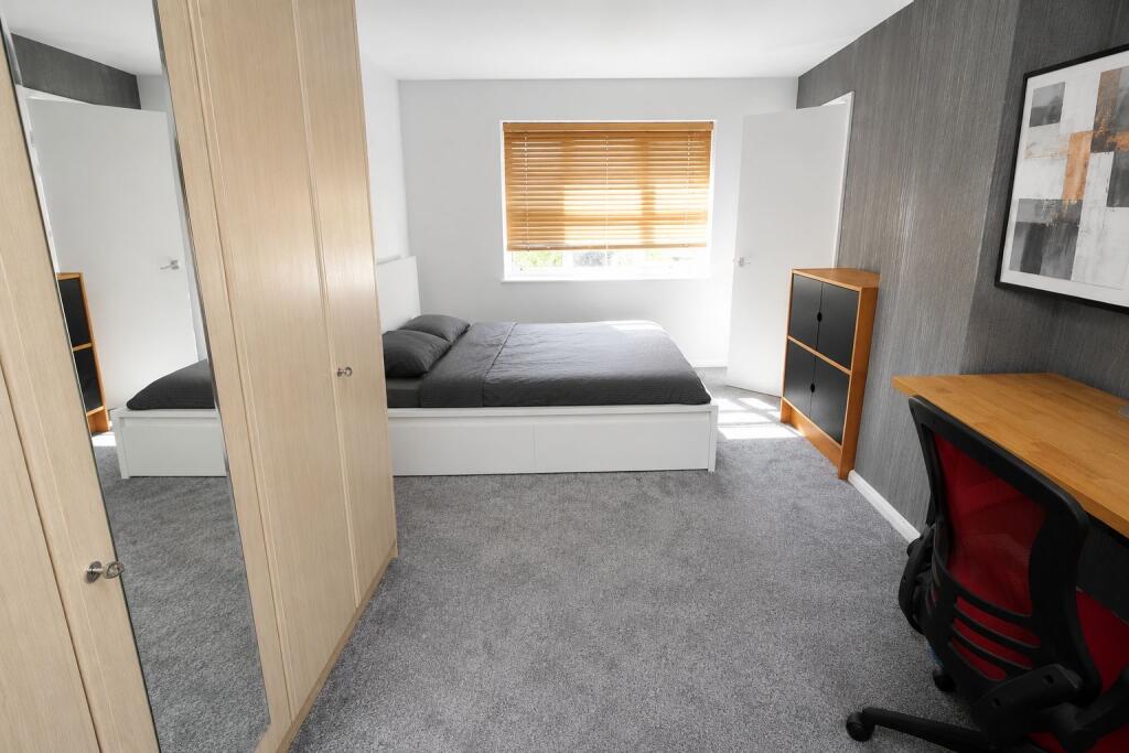 House in Southampton, Hightown - More