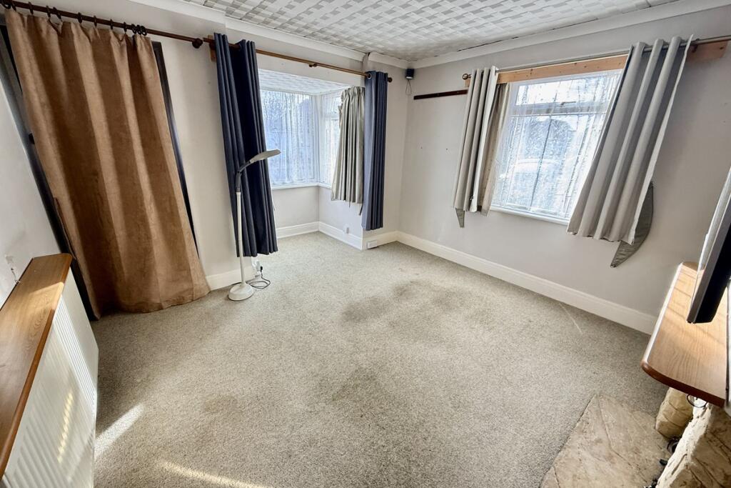 Pratton Avenue, Lancing, West Sussex, BN15 9NU photo 3