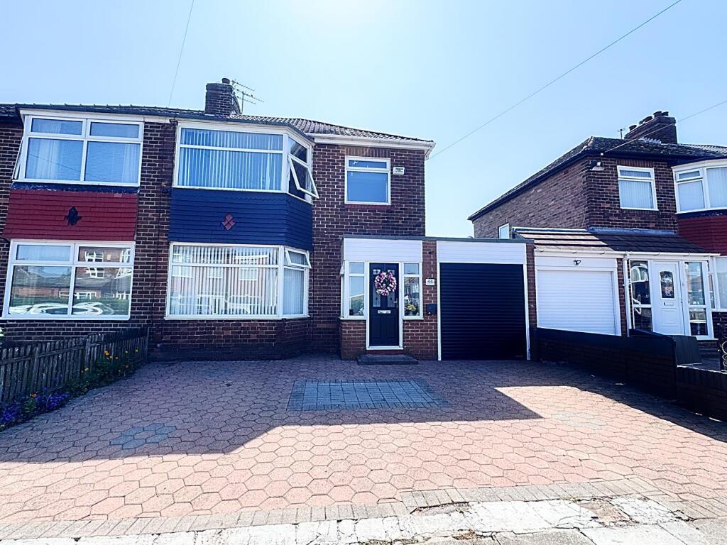 3-bed semi-detached on Ashbourne Avenue, Walkerdene, £220,000