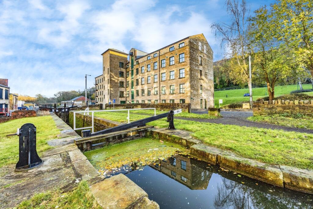 Main image of property: Navigation Rise, Milnsbridge, Huddersfield, West Yorkshire, HD3