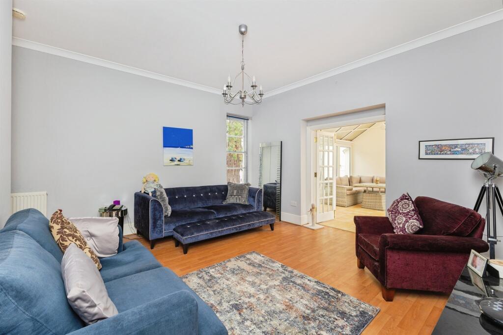 Apartment in Torquay, Torbay - View 4
