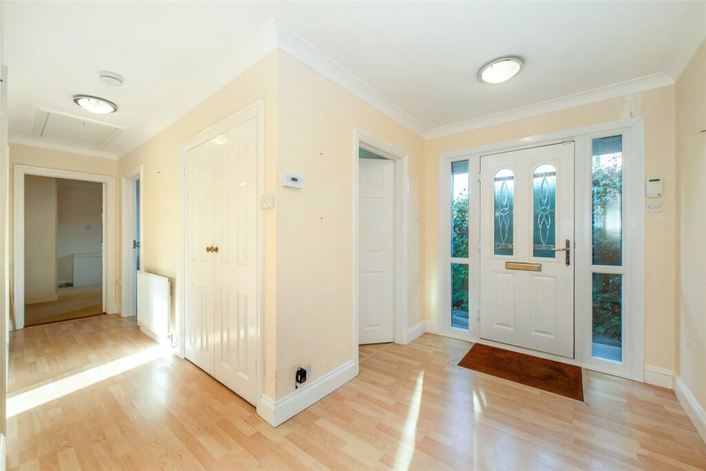 House in Chichester, Boxgrove - More