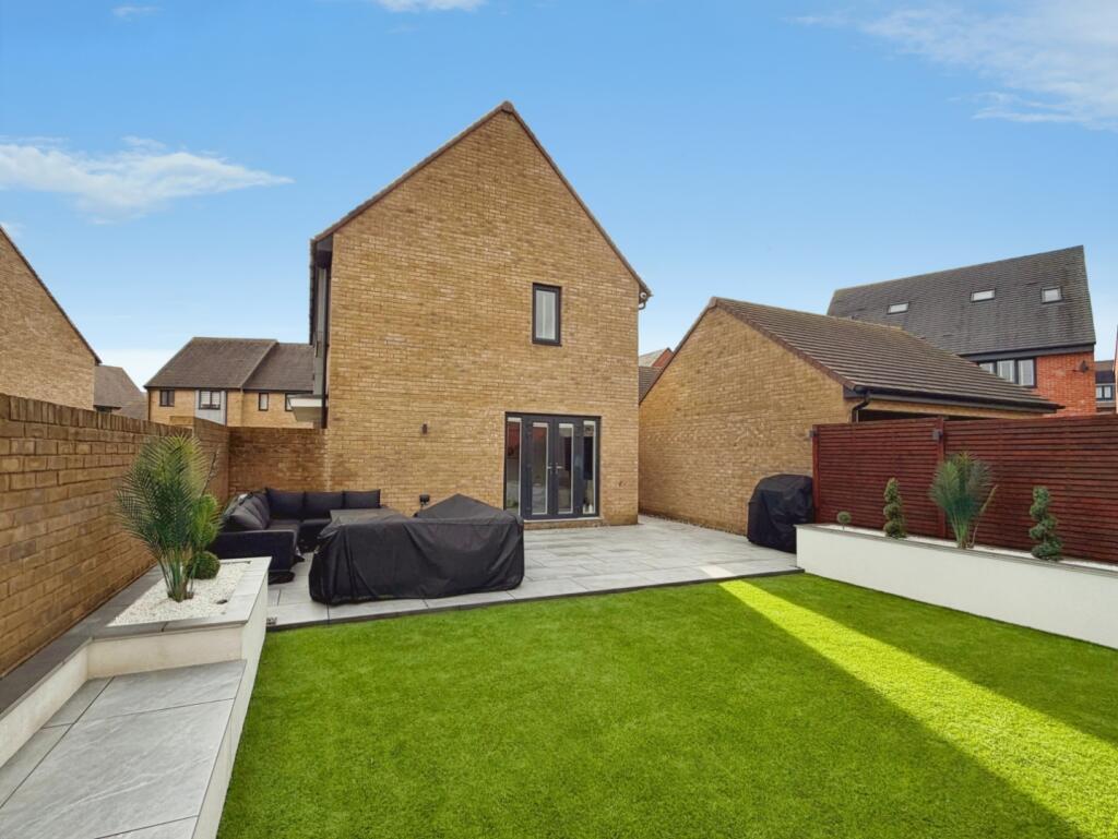 Paddock Close, Kingsnorth, Ashford photo 3