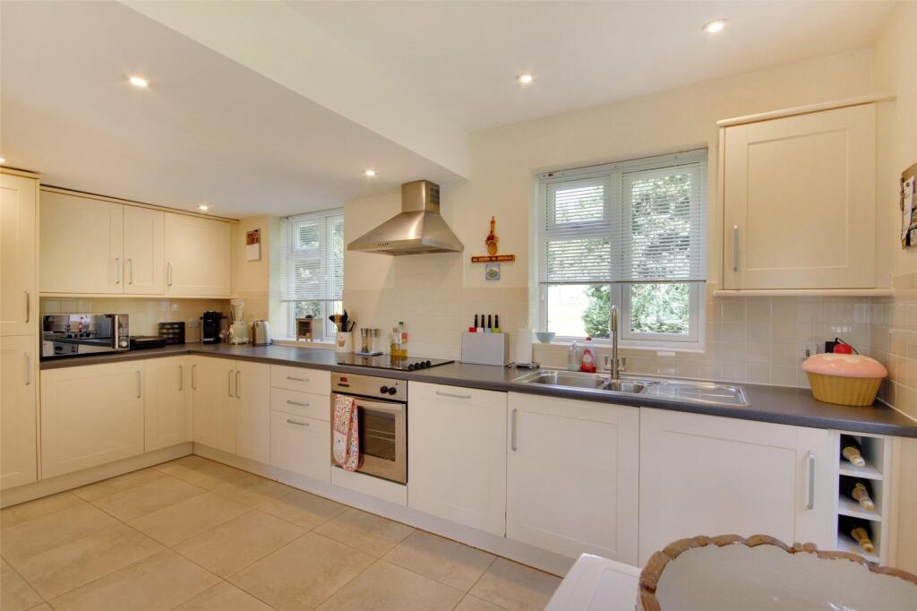 Holtye Road, East Grinstead, West Sussex, RH19 photo 4