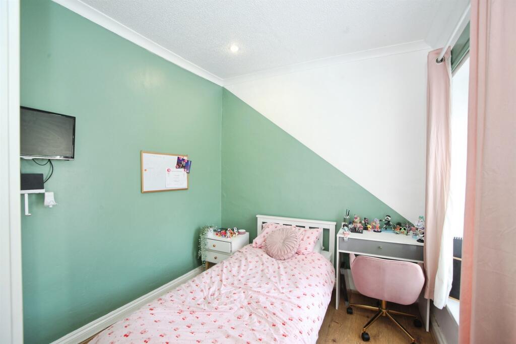 House in Cardiff, Cymmer - View 2