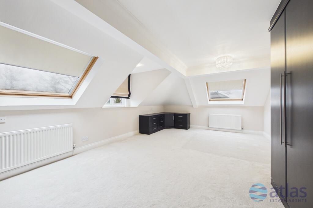 Apartment in Liverpool, Mossley Hill - View 4
