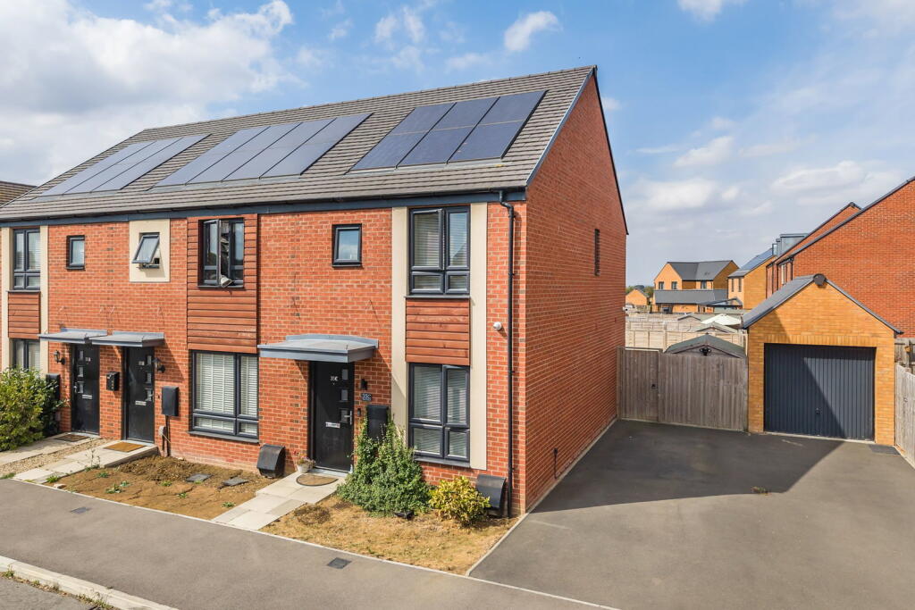 House in Tewkesbury, The Cleevelands, Bishop's Cleeve - View 2