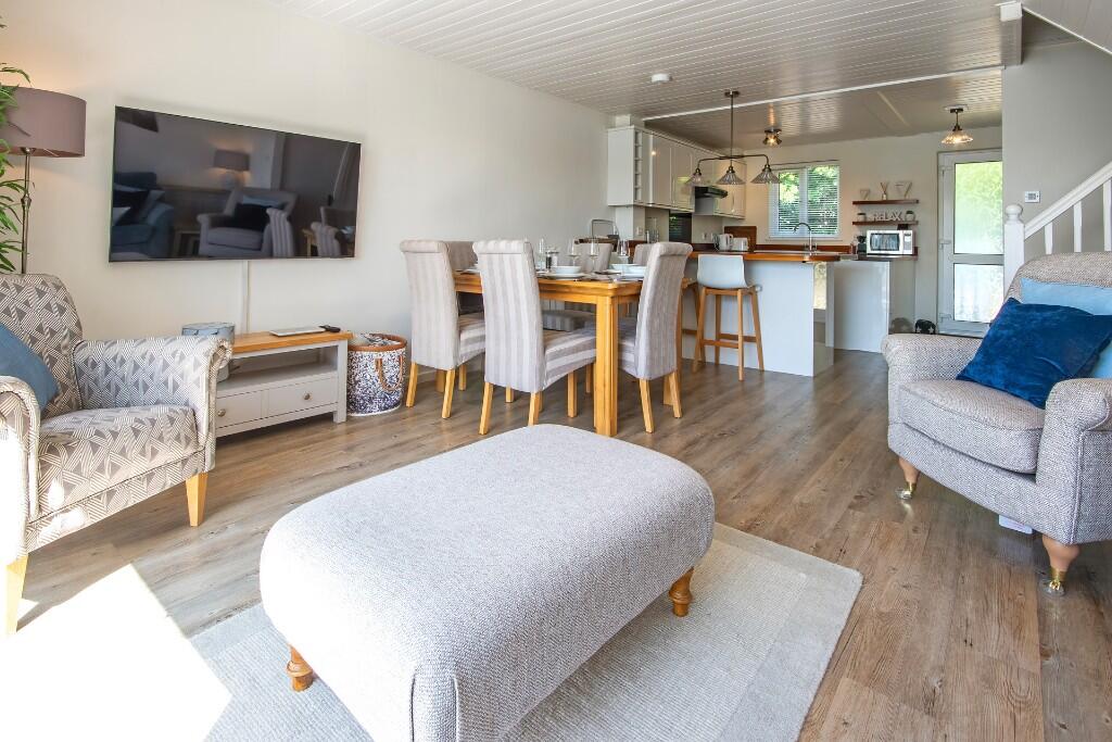 House in Gloucester - View 4