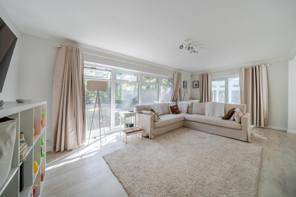House in Guildford - View 2