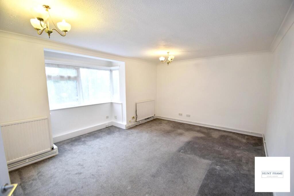 Apartment in Eastbourne, East Sussex - View 2