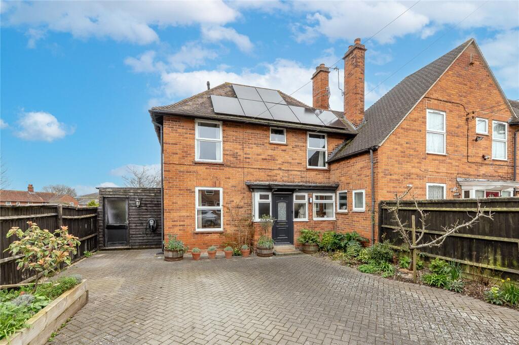3-bed terraced on St. Andrews Road, Didcot, Oxfordshire, OX11, £425,000