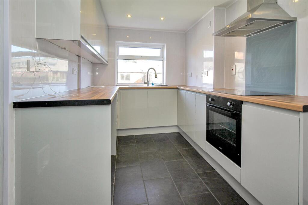House in Kettering, North Northamptonshire - More