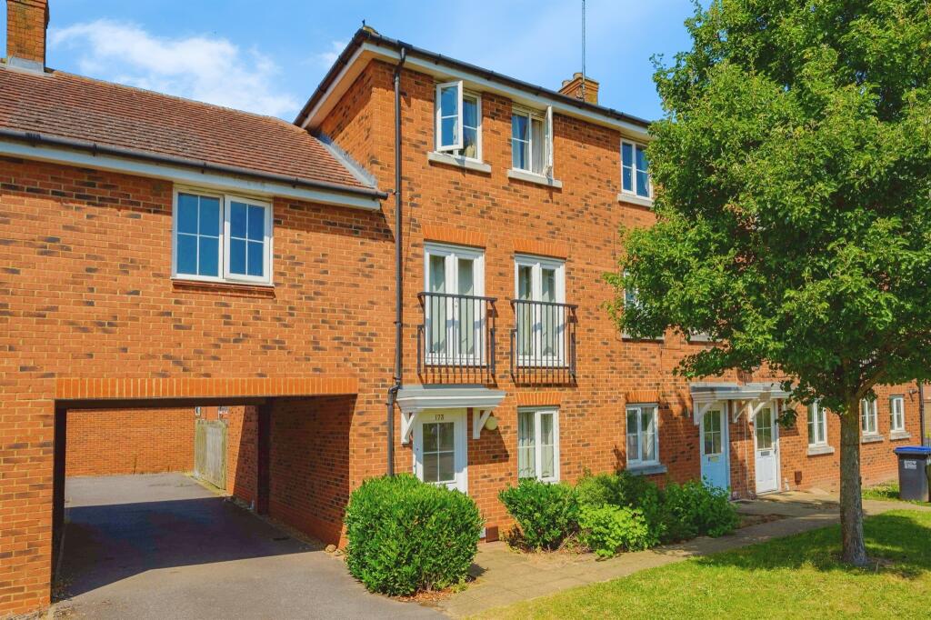 Cunningham Avenue, Hatfield