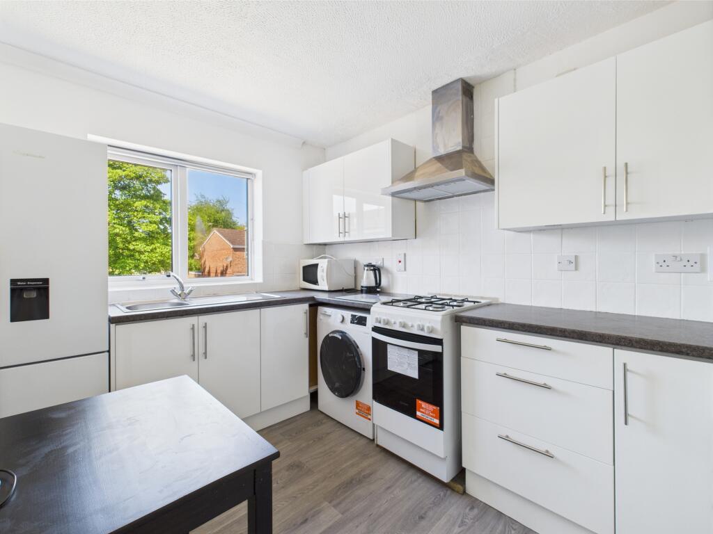 Apartment in Reading - View 3